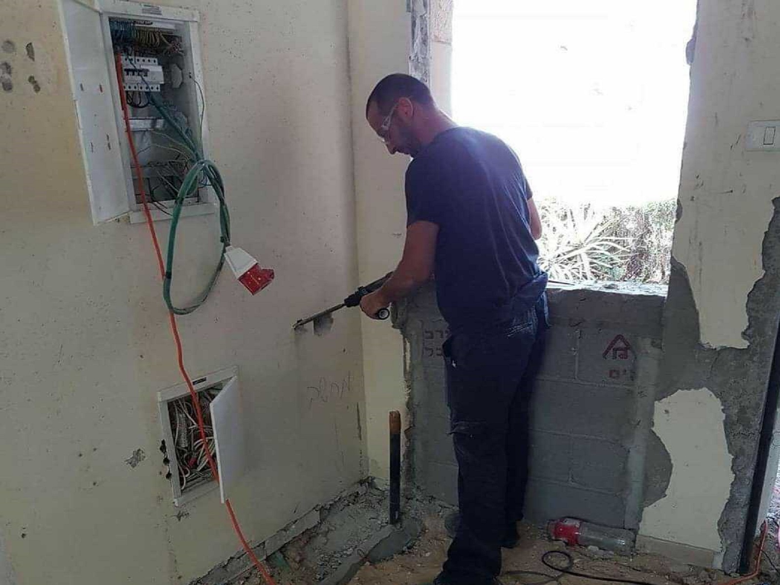 הוספת נקודת חשמל